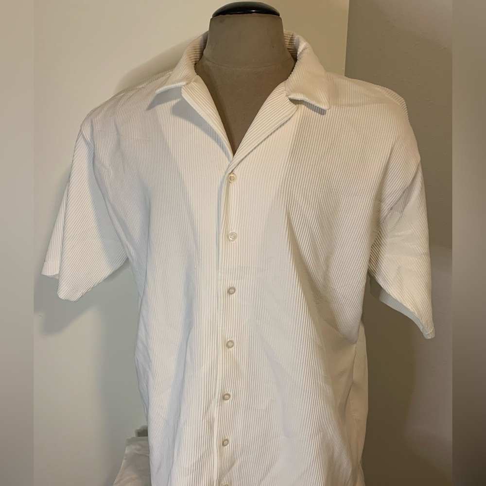 MAN boohoo. Men's White Short Sleeve Shirt. Size M .